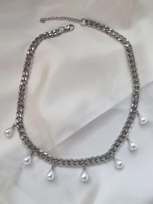 Handgjort halsband med pärlor  - Material-rostfritt stål.  Kedjetjocklek-7, 2mm #65