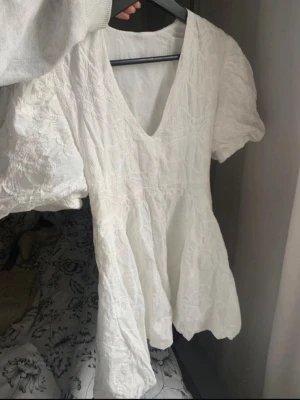 Fin klänning  - Jättesöt klänning till exempel studenten, köpt den på vinted men den passade tyvärr inte. Vet inte vad det är för märke 