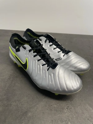 Nike Tiempo Legend 10 Elite fotbollsskor - Nike Tiempo Legend 10 Elite FG säljes då de ej kommer till användning. Nyskick. Storlek 44