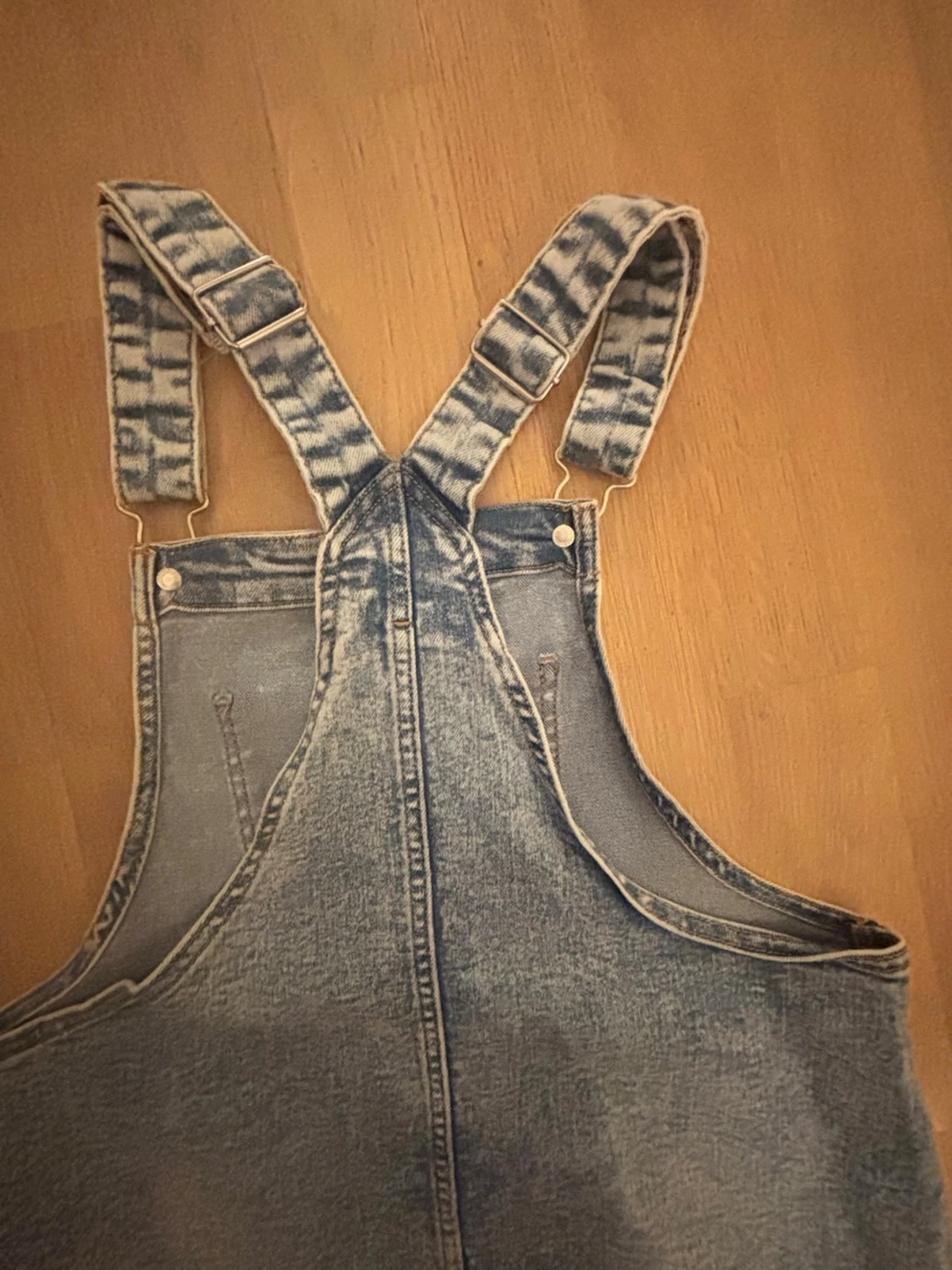Ljusblå jeansdress med hängslen - 2