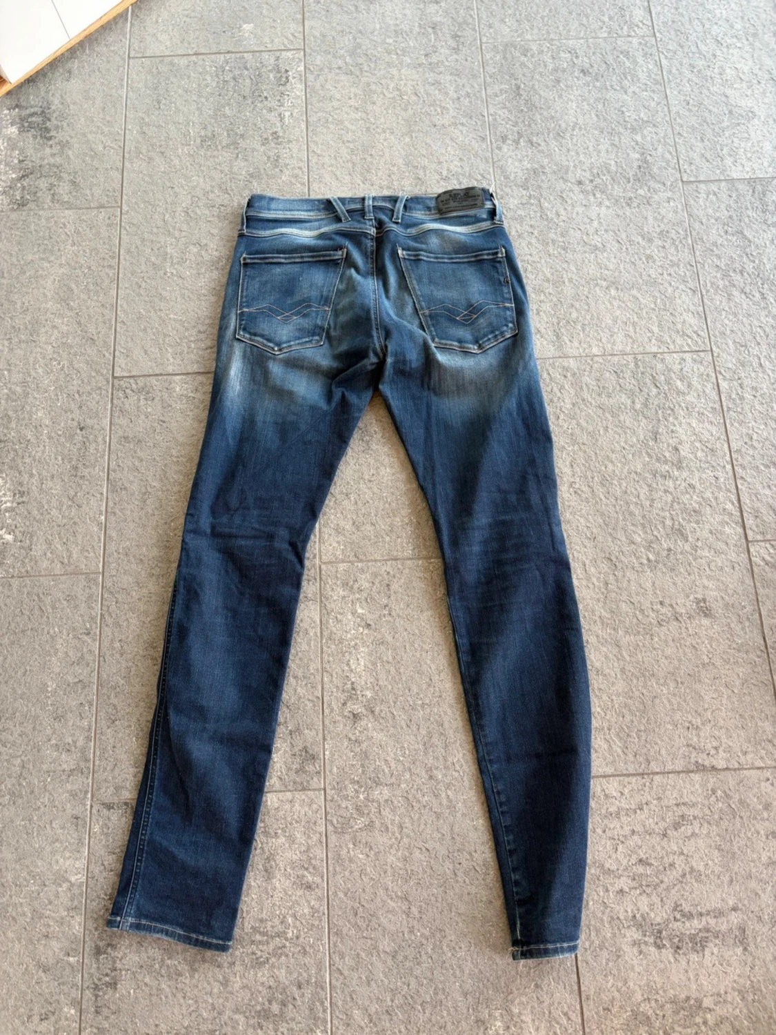 Blå slim fit jeans från REPLAY - 1