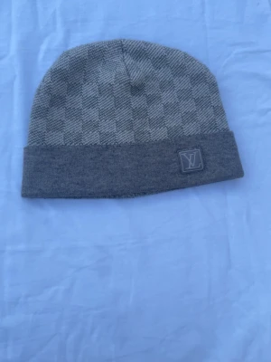 Lv mössa - Tja säljer nu min lv mössa i bra skick utan några defekter. Hör av dig vid frågor och funderingar