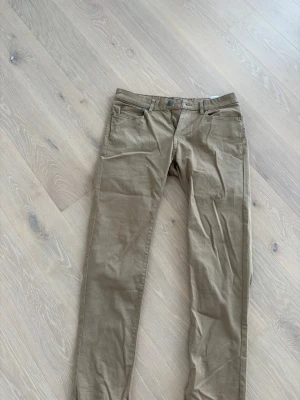 Beiga byxor  - Beiga byxor från dressman 31/32