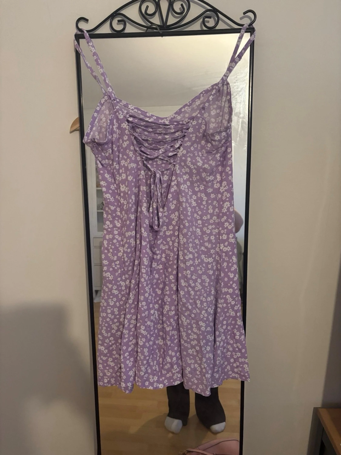 Ljuslila blommig kortklänning - 1