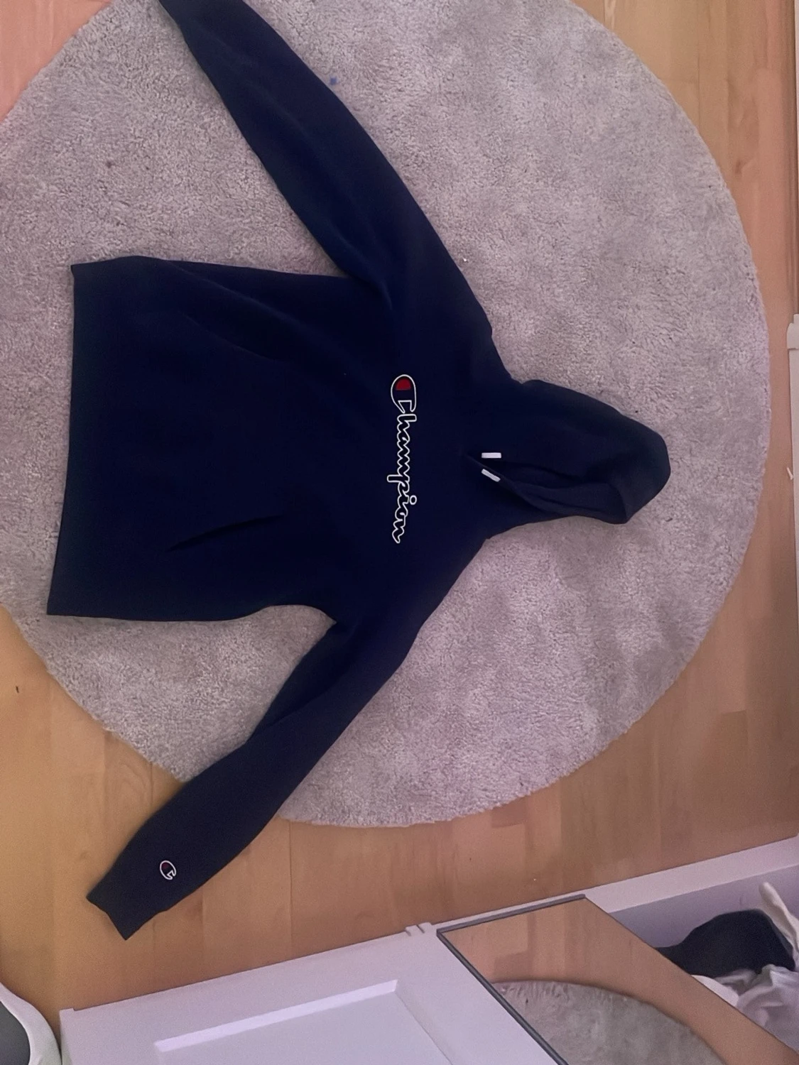 Mörkblå Champion hoodie med logga