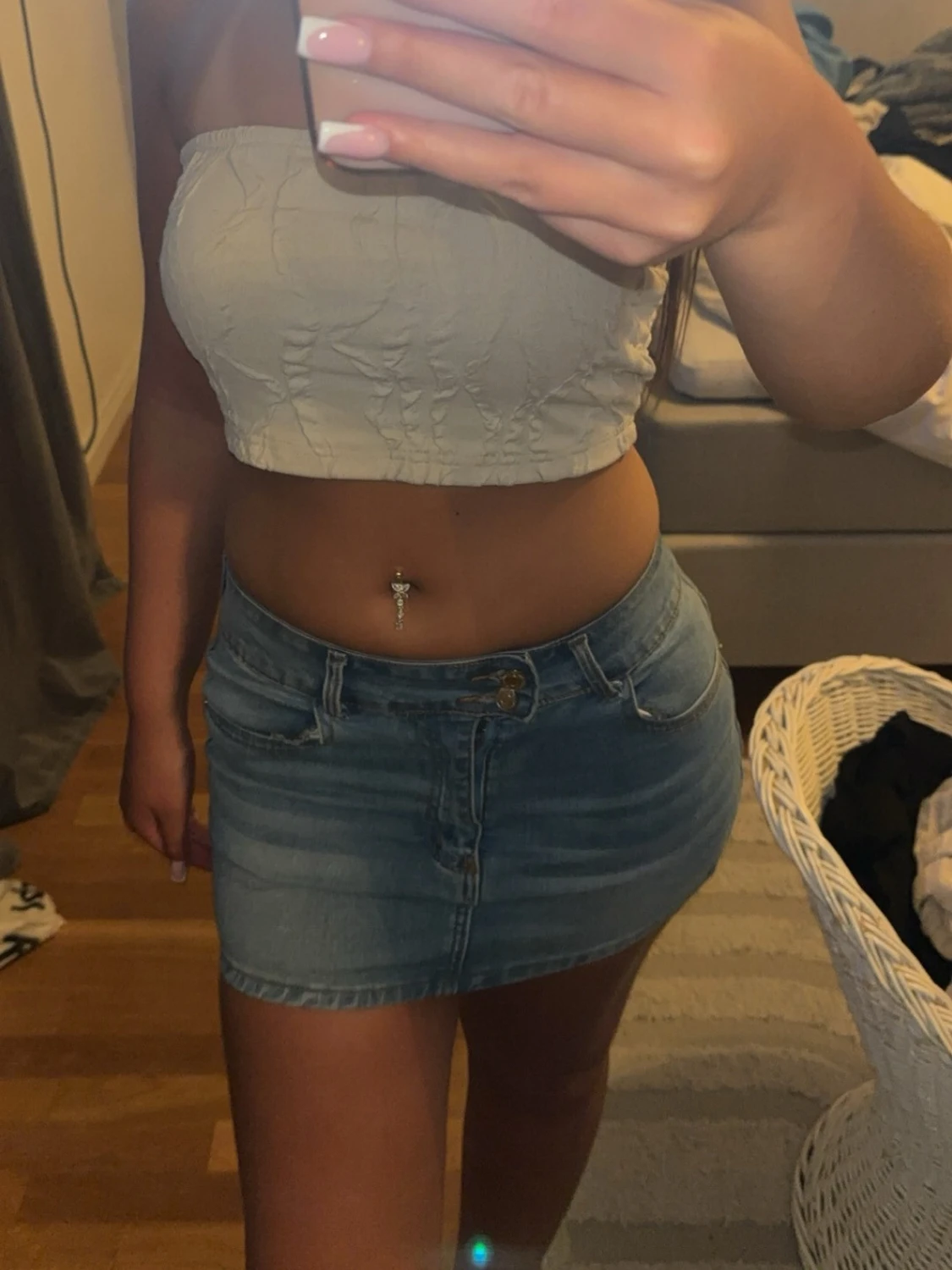 Blå jeanskjol i kort modell