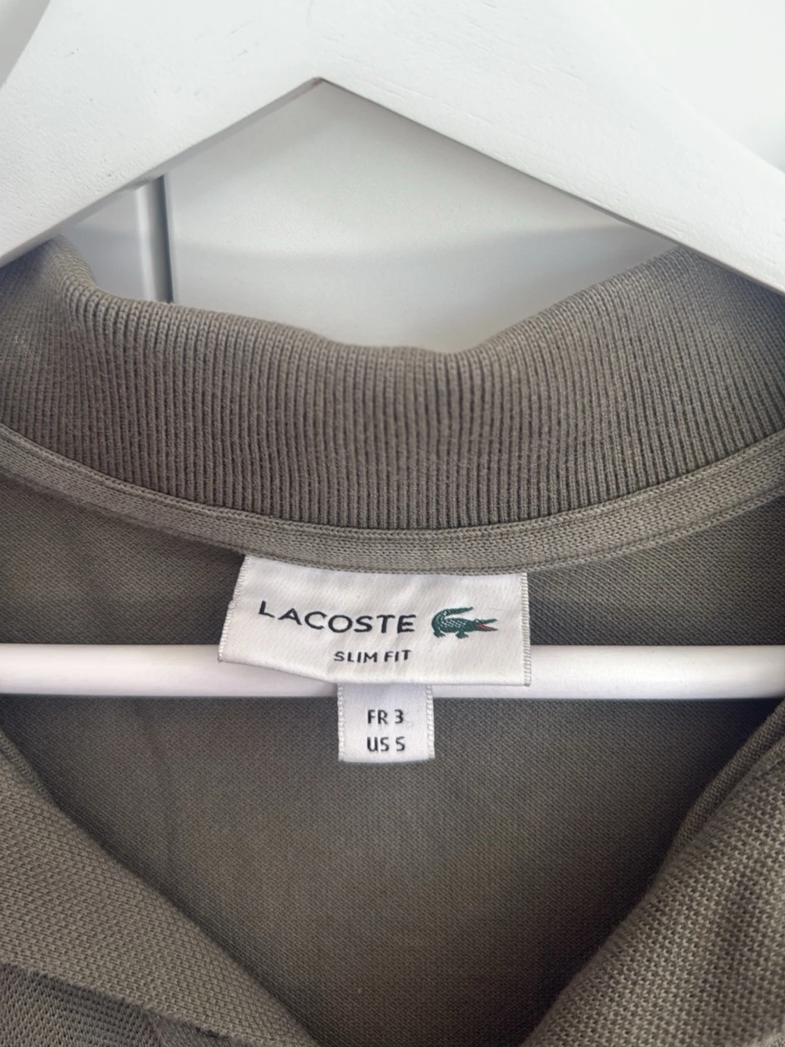 Olivgrön piké från Lacoste - 2