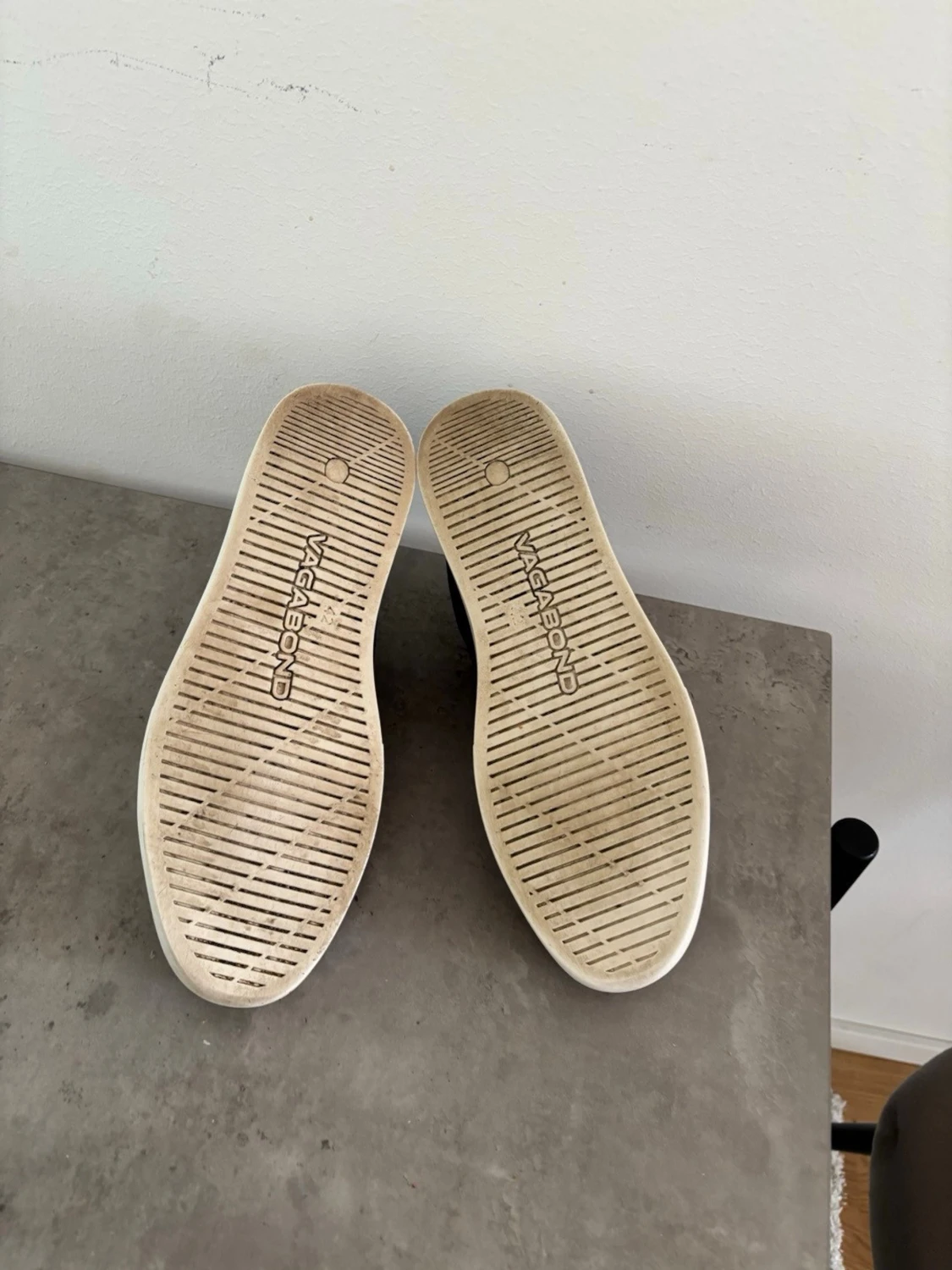 Svarta mockasneakers med vit sula - 6