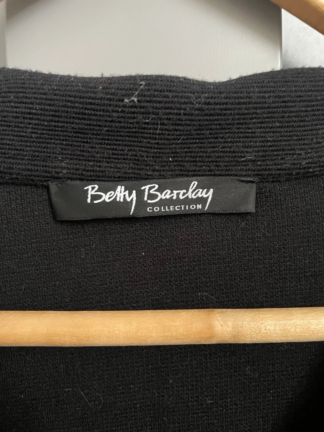 Svart kappa från Betty Barclay - 1