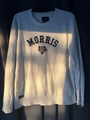 Morris  - En morris tröja i storlek L passar även dig som har M. Bra skick och trendig. Hör gärna av er angående fler bilder!!