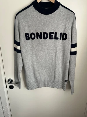 Bondelid tröja - Säljer en ljusgrå stickad tröja från Bondelid. Storlek M. Mycket bra skick.