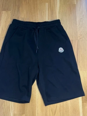 Svarta shorts - Svarta shorts i nytt skick