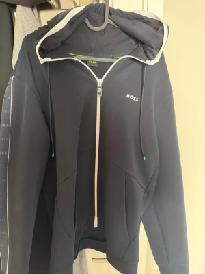 Hugo boss zip hoddie  - Använd fåtal gånger