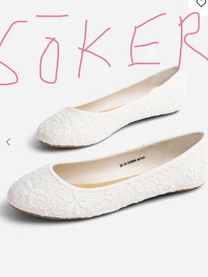 SÖKER dessa vita ballerinaskor - Hör gärna av dig om du vill sälja dessa ballerinaskor i storlek 37 eller 38!🌸Vill helst att de ska vara oanvända!🌷