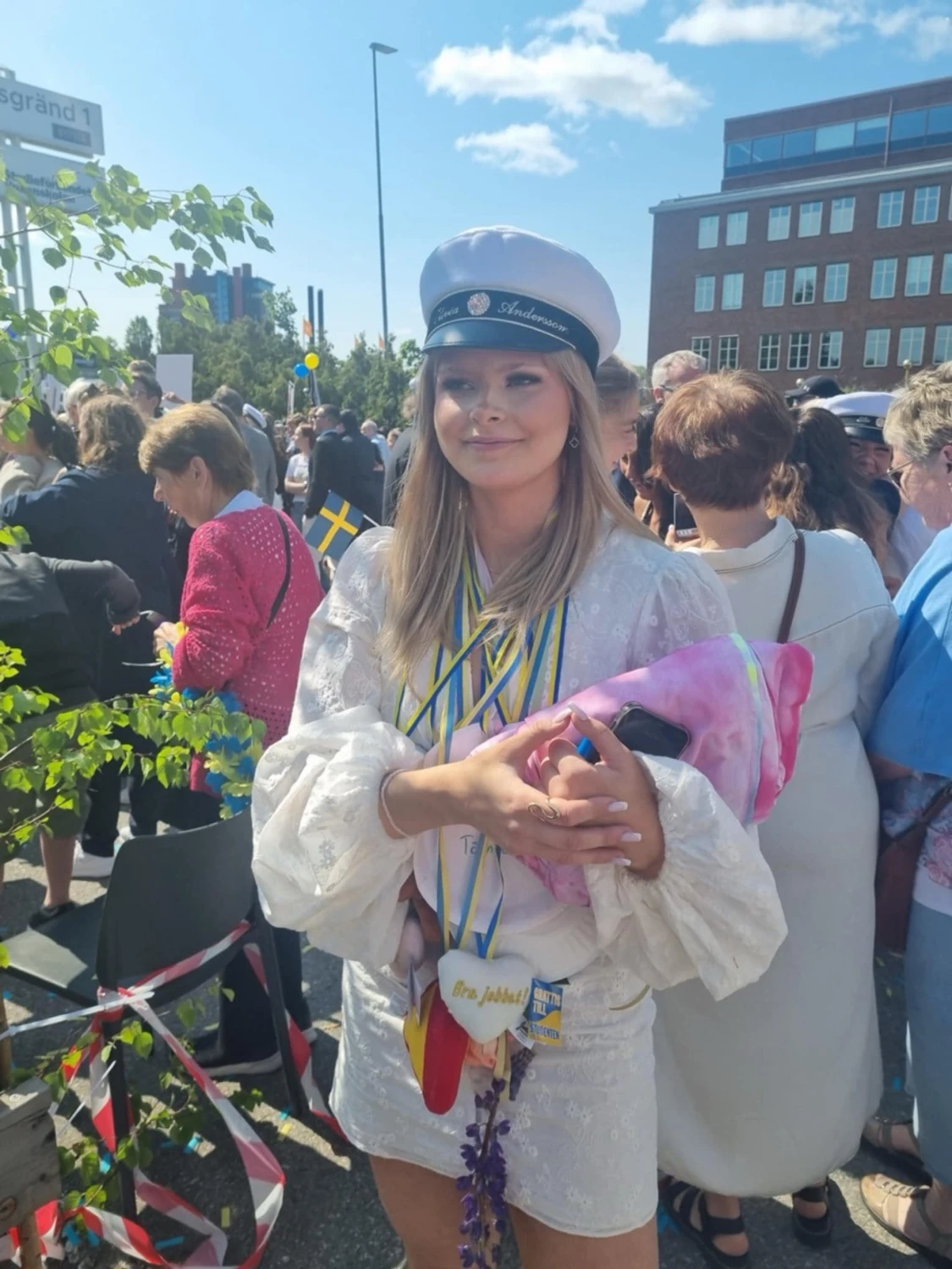Vit kort klänning med puffärmar - 1