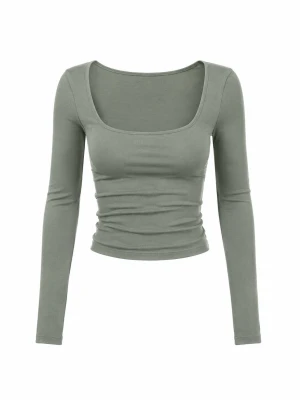  långärmad croppad topp - långärmad topp med croppad passform och fyrkantig urringning. Perfekt att styla med höga jeans eller kjol för en clean look. Tillverkad i mjukt material som sitter skönt mot kroppen.