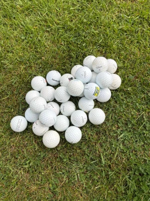 Golfbollar - 30st Titleist PRO V1/X - 30 st v1/x blandat skick ej A-klass! Finns runt 150st så inte säkert att man får exakt se 30 som är på bilden😊