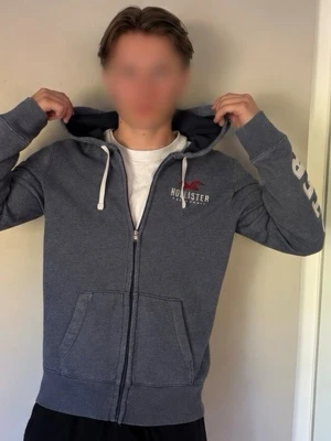 Hollister hoodie herr - Bra skick, snygg design, storlek S, skriv vid fler frågor och funderingar mvh