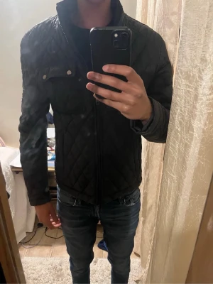 Jacka från zara - Tja, säljer nu min jacka från Zara, fint skick.