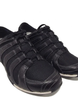 Brand New Hush Puppies Sneaker  Speed stl 39-25.5cm o.p 799kr - Hush Puppies  Founded in 1958, Hush Puppies recognized the need for comfortable shoes – for the workweek and the weekend. Our basset hound, the Hush Puppies dog has a become a globally recognized icon, and our comfy flats, loafers, and slip-ons have become solutions for sore feet, aka “barking dogs.” While we continue to innovate comfort, we also present flats for women, loafers for women and men’s shoes in bright and unusual colors, as well as traditional neutrals. You’ll still find men’s oxfor