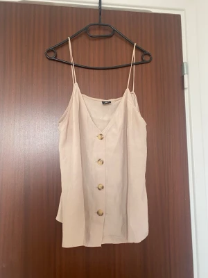 Beige linnetopp med knappar - Typ ny! Passar som s med.