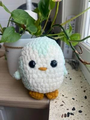 Söt mintgrön pingvin - Supergullig mjuk handgjord pingvin