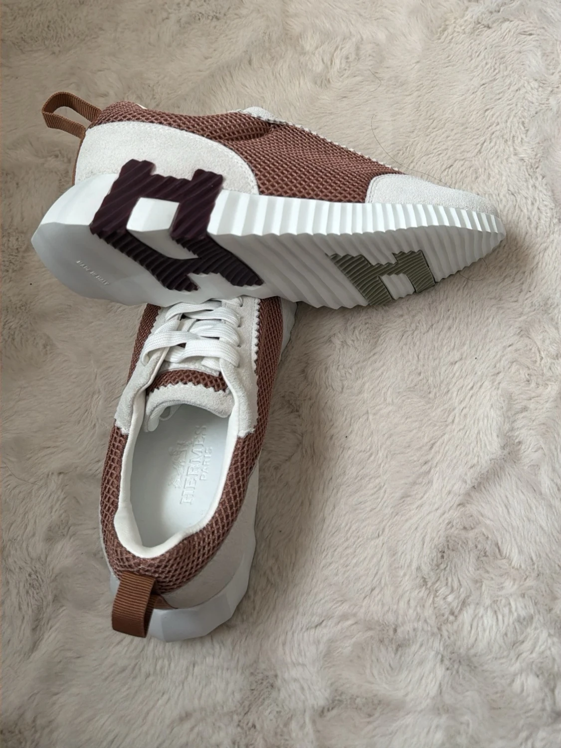 Bruna och vita sneakers  - 1