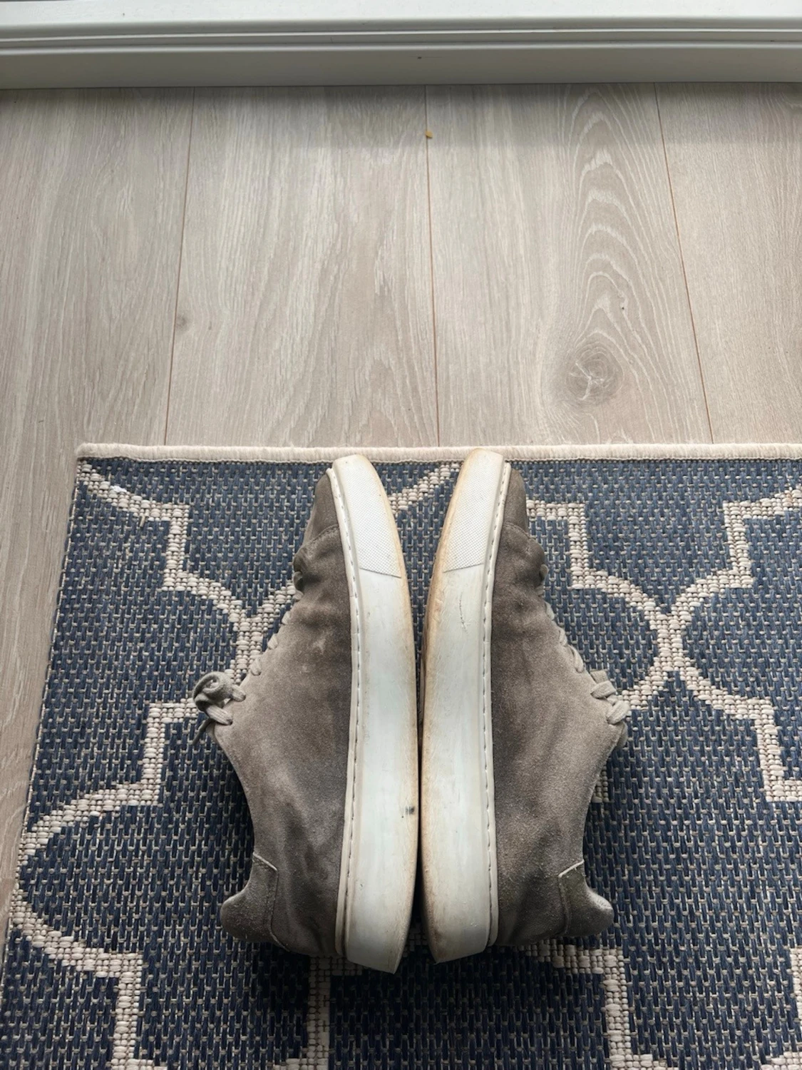 Gråa mockaskor  - 1