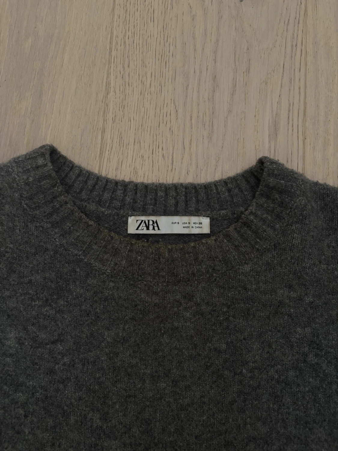 Mörkgrå stickad tröja från Zara - 1