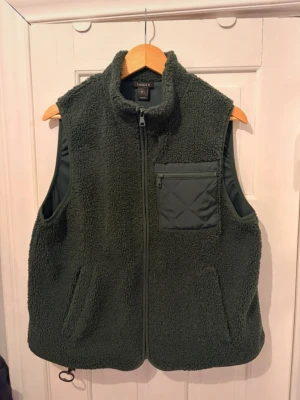 Väst  - Mörkgrön väst 