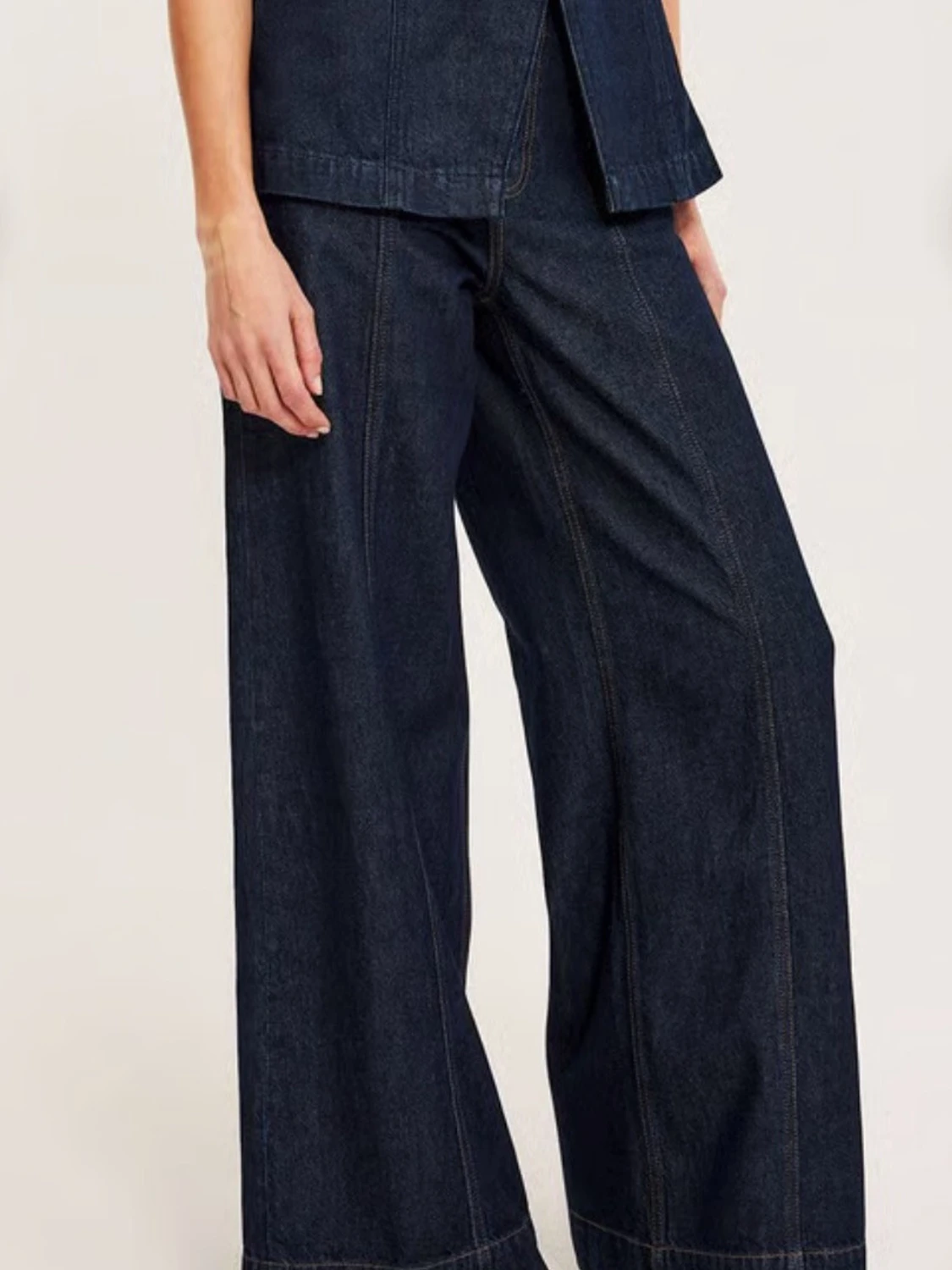 Mörkblå vida jeans  - 1