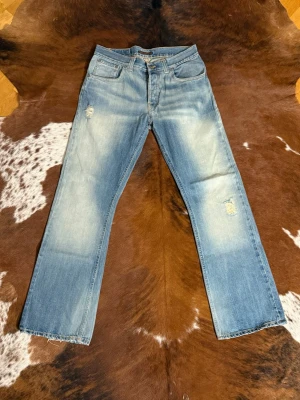 Selvage nudie RegularRalf bootcut - Tjena! Säljer dessa sällsynta selvage bootcut ifrån nudie, byxorna är i fint skick och i storlek W31/L34, hör av dig vid funderingar!🙌