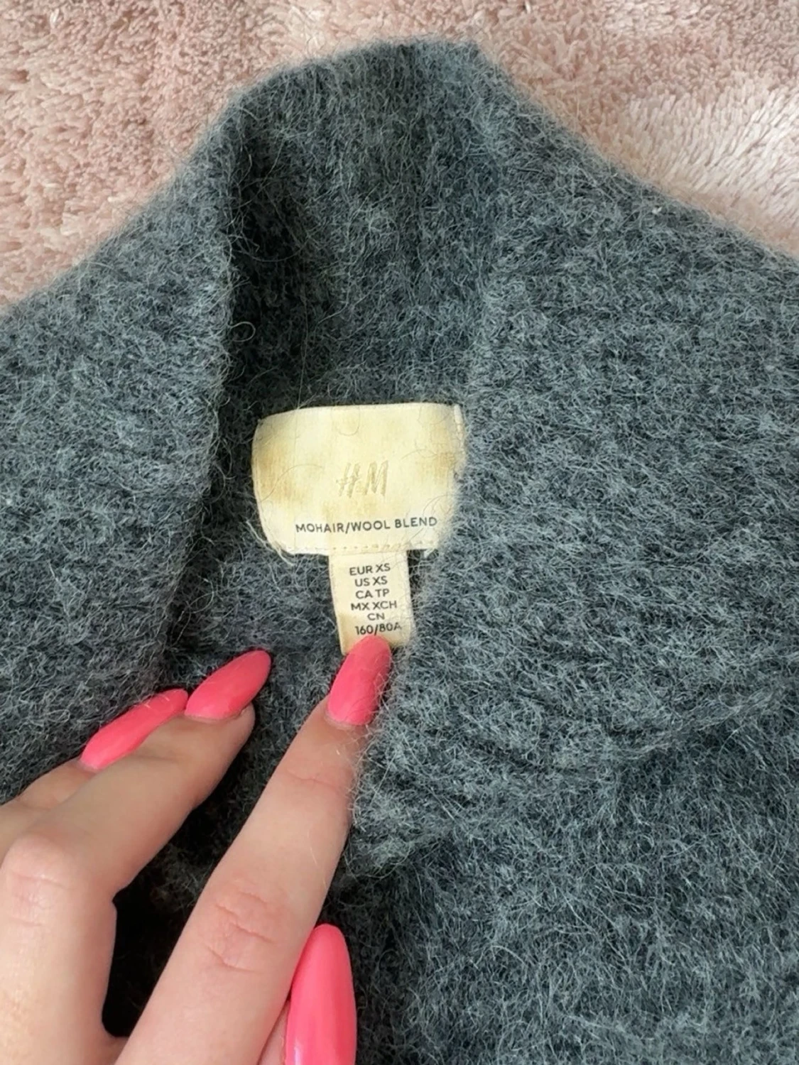 Grå fluffig mohairtröja från H&M - 1