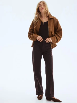 Ny Brun high jeans från H&M - Snygg brun high jeans ny aldrig använt köpte fel storlek.  Prislappen kvar. Köptes för 349. slutsålt på h&m