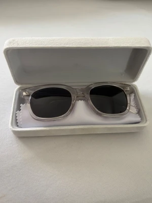 Solglasögon från Montén - Köpta på Montén 2021, de finns inte längre på deras hemsida. Köpta för 799. Priset är inte hugget i sten så går att förhandla