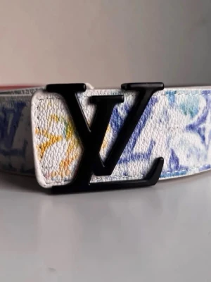 Ls .vuttin bälte  - En fin bälte som är använd en gång