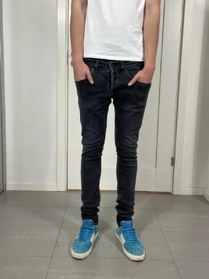 Dondup George Jeans  - Säljer nu dessa Dondup George Jeans, mått: 37 cm midja o 102 cm längd, skriv för fler bilder/frågor🙌🏼