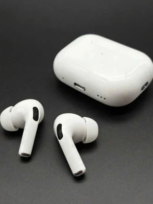 Airpods Pro 2 - Här hittar du dom billigaste Airpodsen för bästa kvalite! Du får även med ett slumpmässigt airpods fodral. Vid frunderingar så tveka inte på att höra av dig! Mvh, JW RESELL