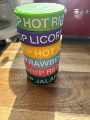 Blandade LOOP  - Säljer ett paket med sex olika smaker av LOOP  Licorice Fusion, Hot Mango, Jalapeño Lime, Hot Rhubarb, Strawberry Ice och Red Chili Melon. 