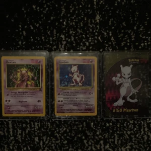 Mewtwo, kollektion - Pokémon kort, Topps - Skick enligt bilder. Föreslå rimligt pris.  Mewtwo black star promo #14, Mewtwo holo Base Set #10, Mewtwo Topps TV Animation Edition #150.