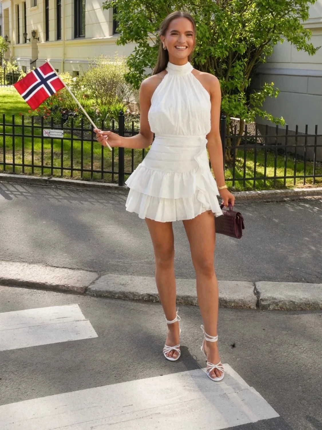 Vit omlottklänning med volanger - 2