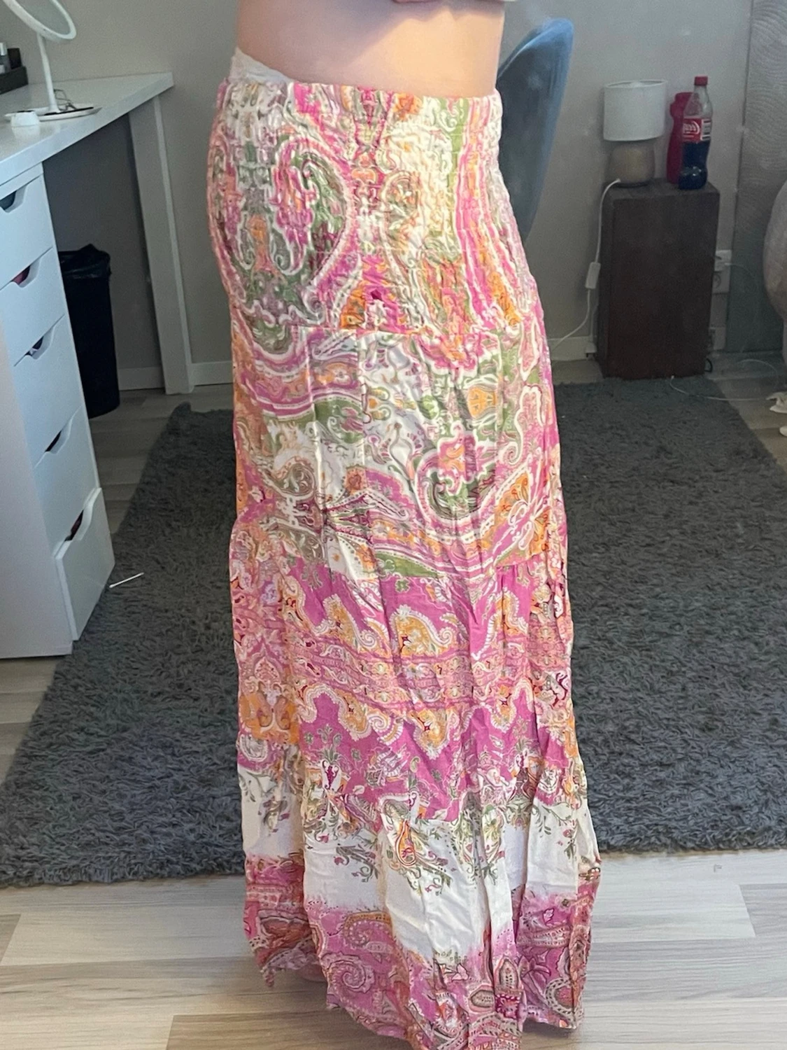 Färgglad långkjol med paisleymönster - 1