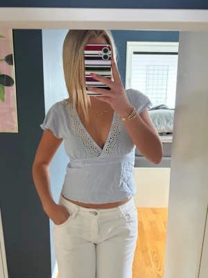 Sommarblus!! - Säljer denna sööööta sommarblusen från Subdued! 🥰🥰Inga defekter så och den passar S även fast det är storlek M !