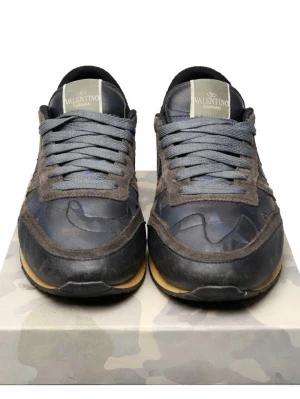 VALENTINO ROCKRUNNERS  - Valentino Rockrunners • Storlek 41 men passar 42 • Dustbag och Box Ingår • Hör av dig kring frågor! •