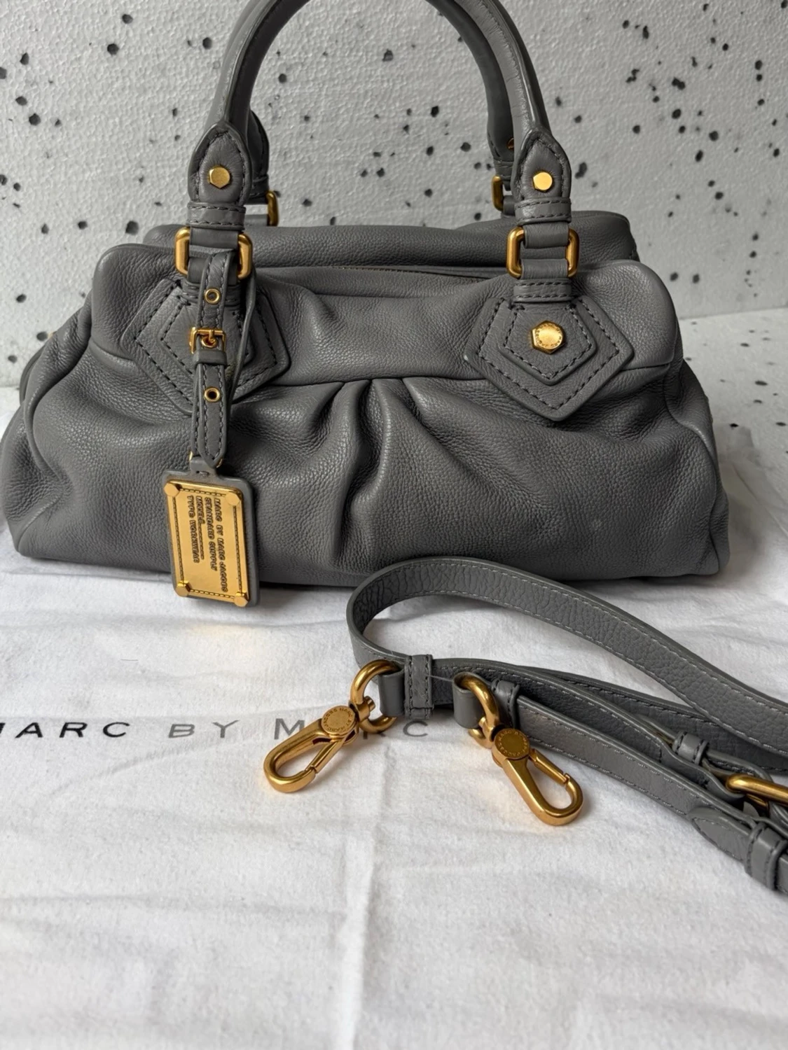 Grå handväska från Marc by Marc Jacobs