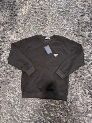 Prada sweater - Size M, good quality, brand new
