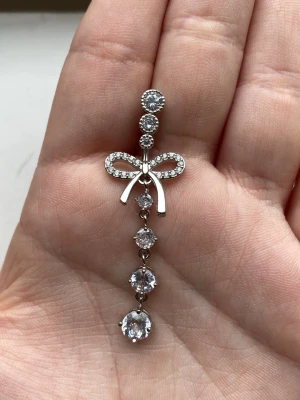 💍NY Oanvänd navelpiercing i 304 rostfritt stål 💍 - 🔥 ERBJUDANDE: Få 30% rabatt när du köper 2 valfria piercingar! 🔥  Passa på att fynda och uppdatera din smyckessamling 💖 Skicka ett meddelande vid intresse eller frågor!