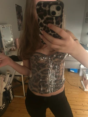 leopard topp - paljett leopard korsett utan band 💘 aldrig använt bara testad! 