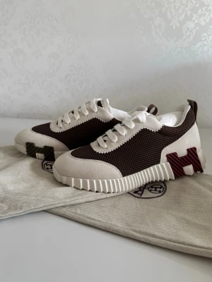 H3RM3S SNEAKERS  - Hermes sneakers storlek 38. 