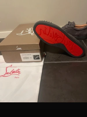 Christian Louboutin skot - Säljer mina loubs i riktigt fint skick då jag har växt ur dom
